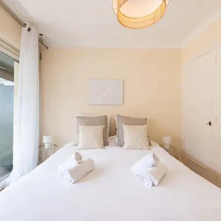 1-br With Terrace Palm Close To Beaches *