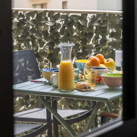 1-br With Terrace Palm Close To Beaches *