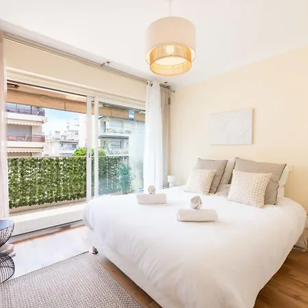 דירה 1-br With Terrace Palm Close To Beaches קאן