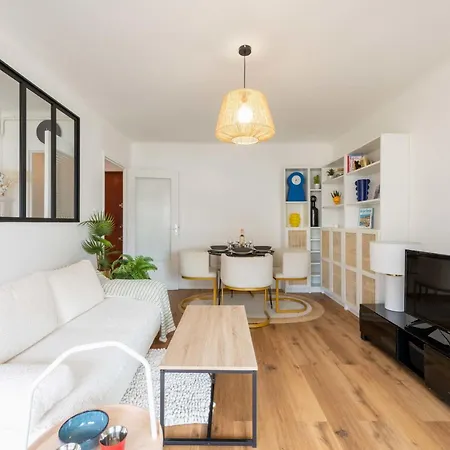 1-br With Terrace Palm Close To Beaches קאן